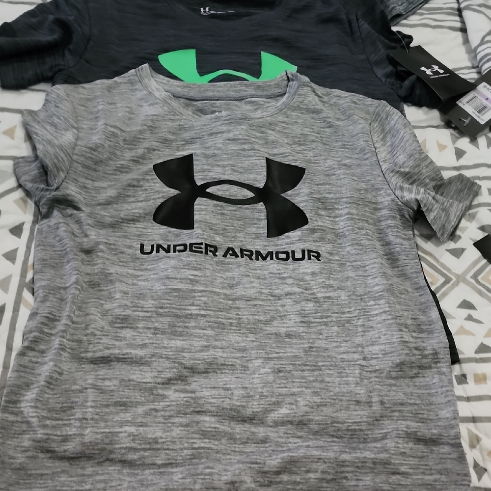 Under Armour Kids' Gray and Black Tees with Green Accents - Picture 3 of 6